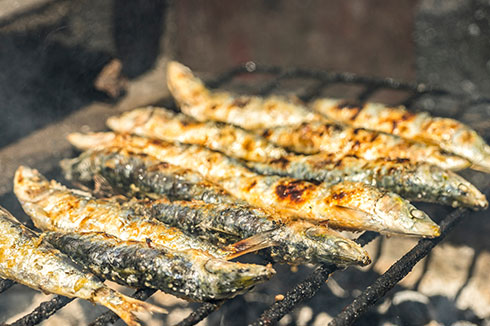 Grille barbecue sardines grillées à la braises lefishgourmand